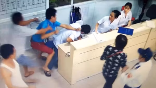 Tăng cường phối hợp đảm bảo an ninh trật tự tại bệnh viện