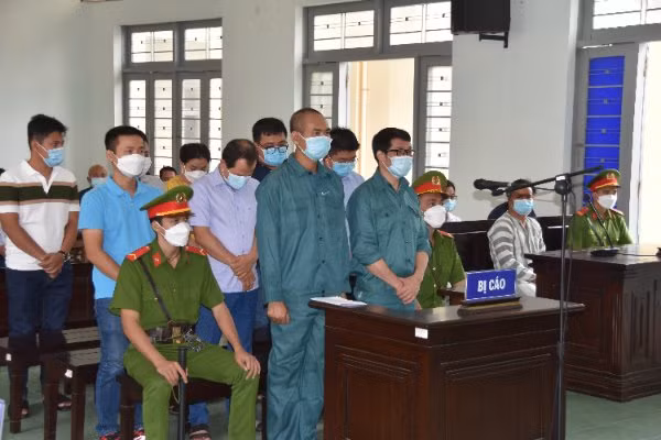 Xét xử vụ buôn lậu xăng dầu thu lợi hơn 2.000 tỷ đồng ở Bình Thuận -0