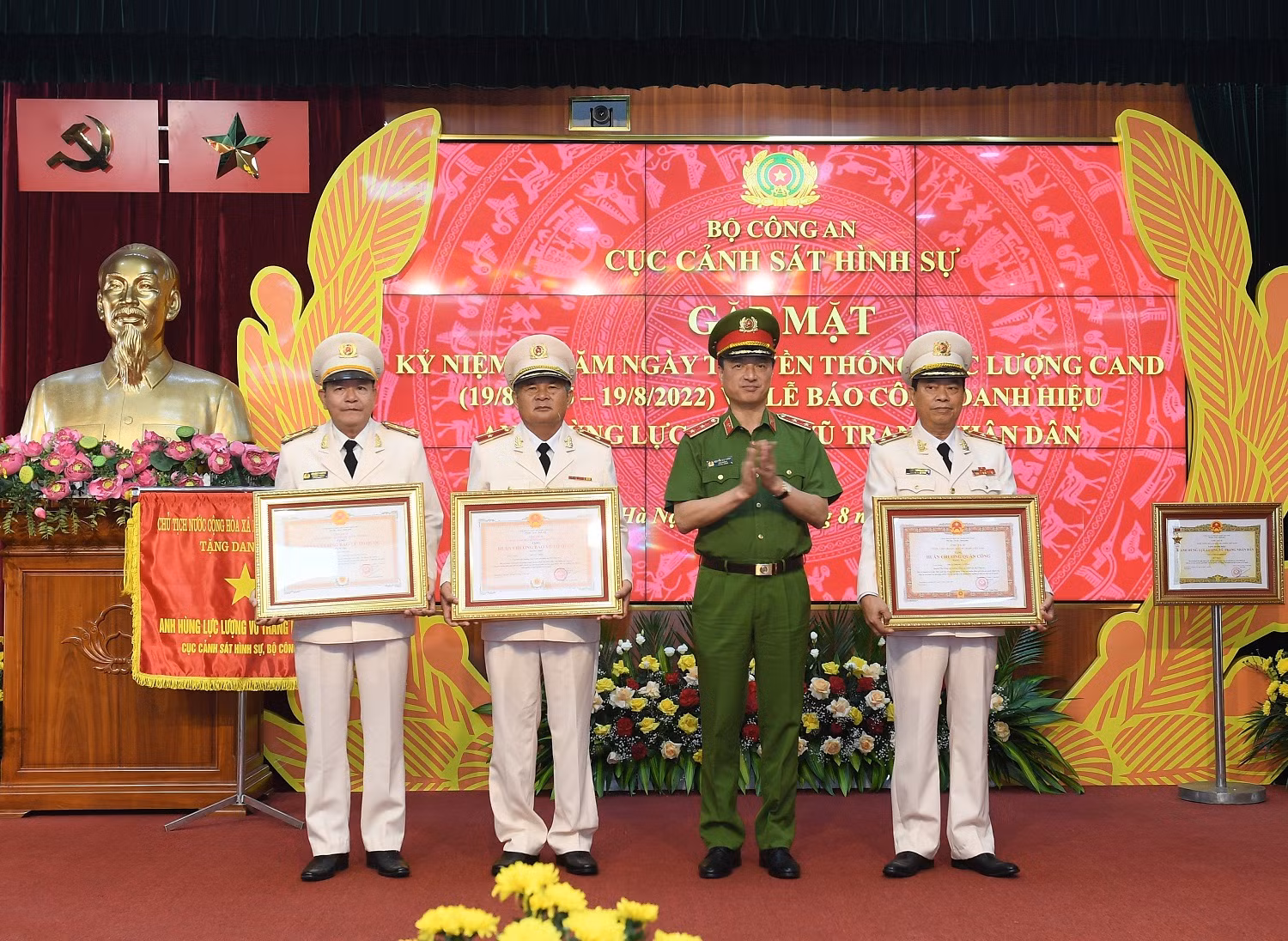 Cảnh sát hình sự “Qủa đấm thép” trên mặt trận đấu tranh phòng, chống tội phạm -0