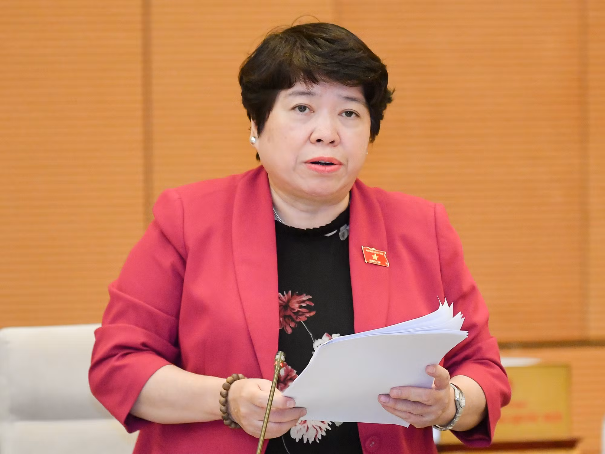 Mẹ chở con đi học thêm, vợ lấy luôn ATM của chồng có phải bạo lực gia đình? -0