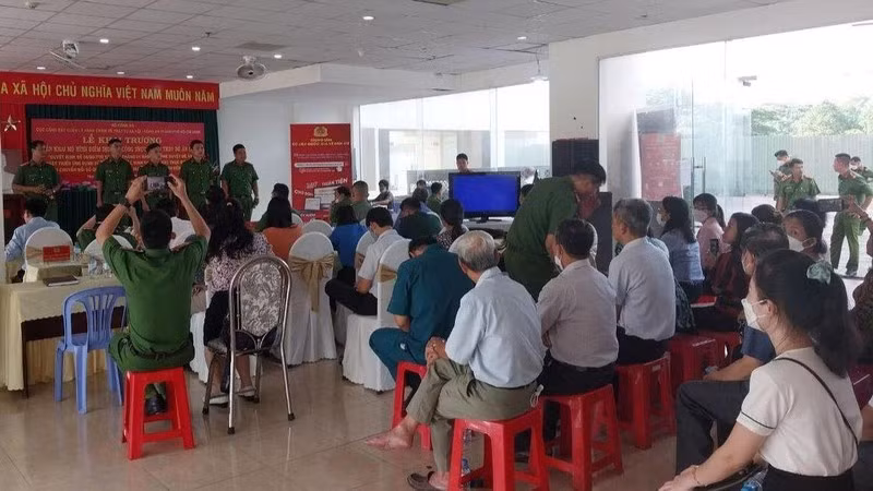 Khai trương mô hình điểm về sử dụng dịch vụ công theo Đề án 06 ở TP Hồ Chí Minh -0