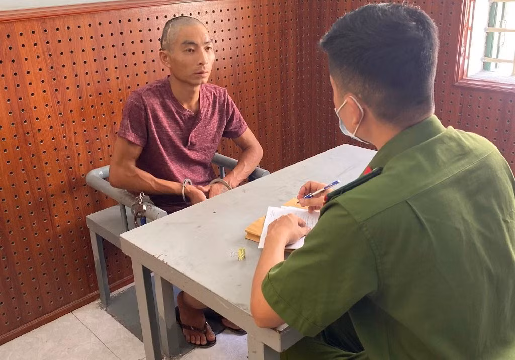 Bị bắt khi đang xách ma tuýtuýd, đối tượng dùng bơm kim tiêm chống trả hòng thoát thân -0