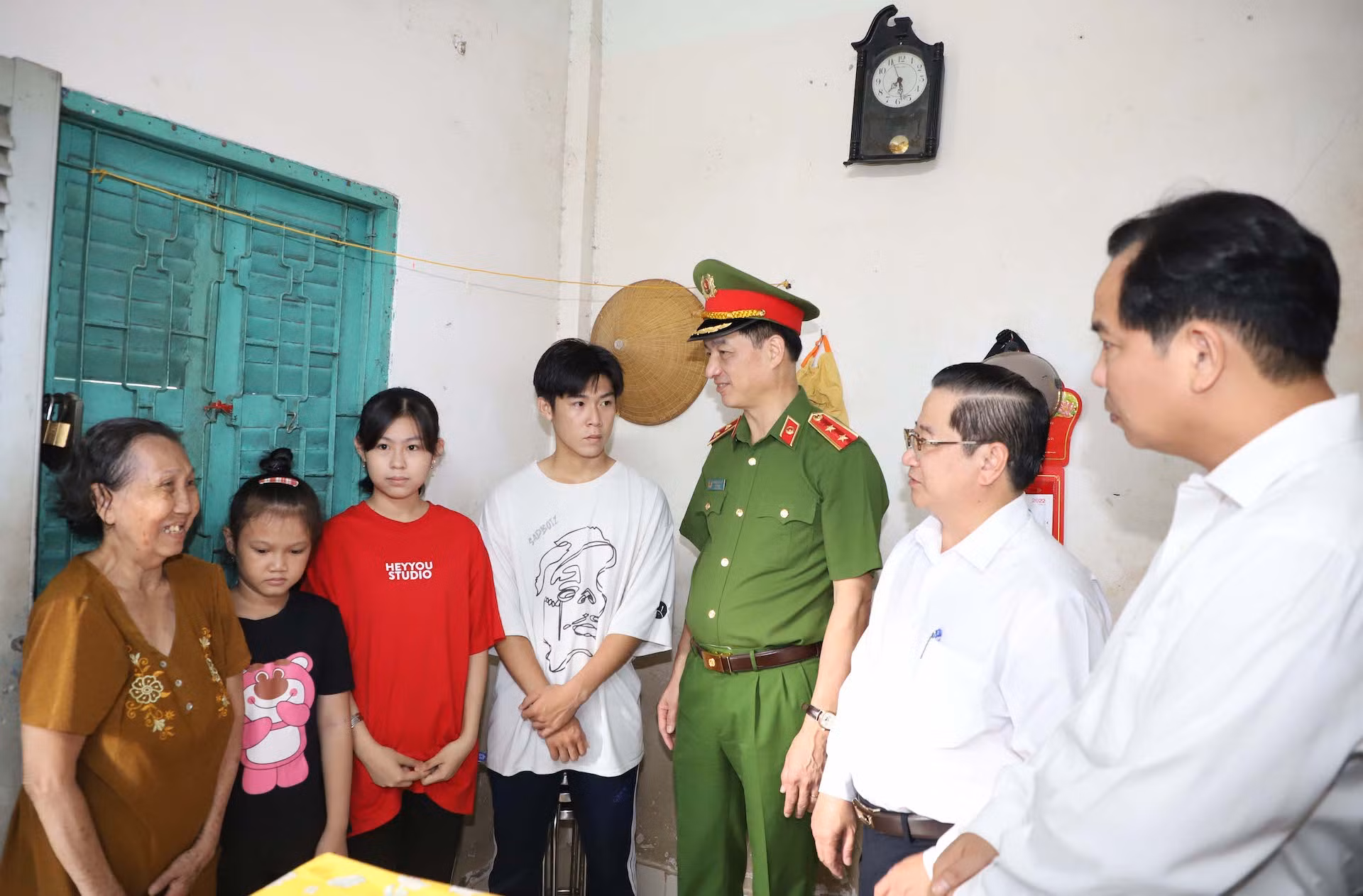 Xây dựng lực lượng Công an cơ sở giỏi nghiệp vụ, gần dân, hiểu dân -0
