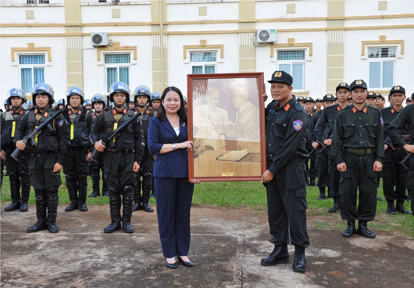 CSCĐ xứng đáng là “lá chắn thép” xung kích bảo vệ Đảng, Nhà nước và Nhân dân -0