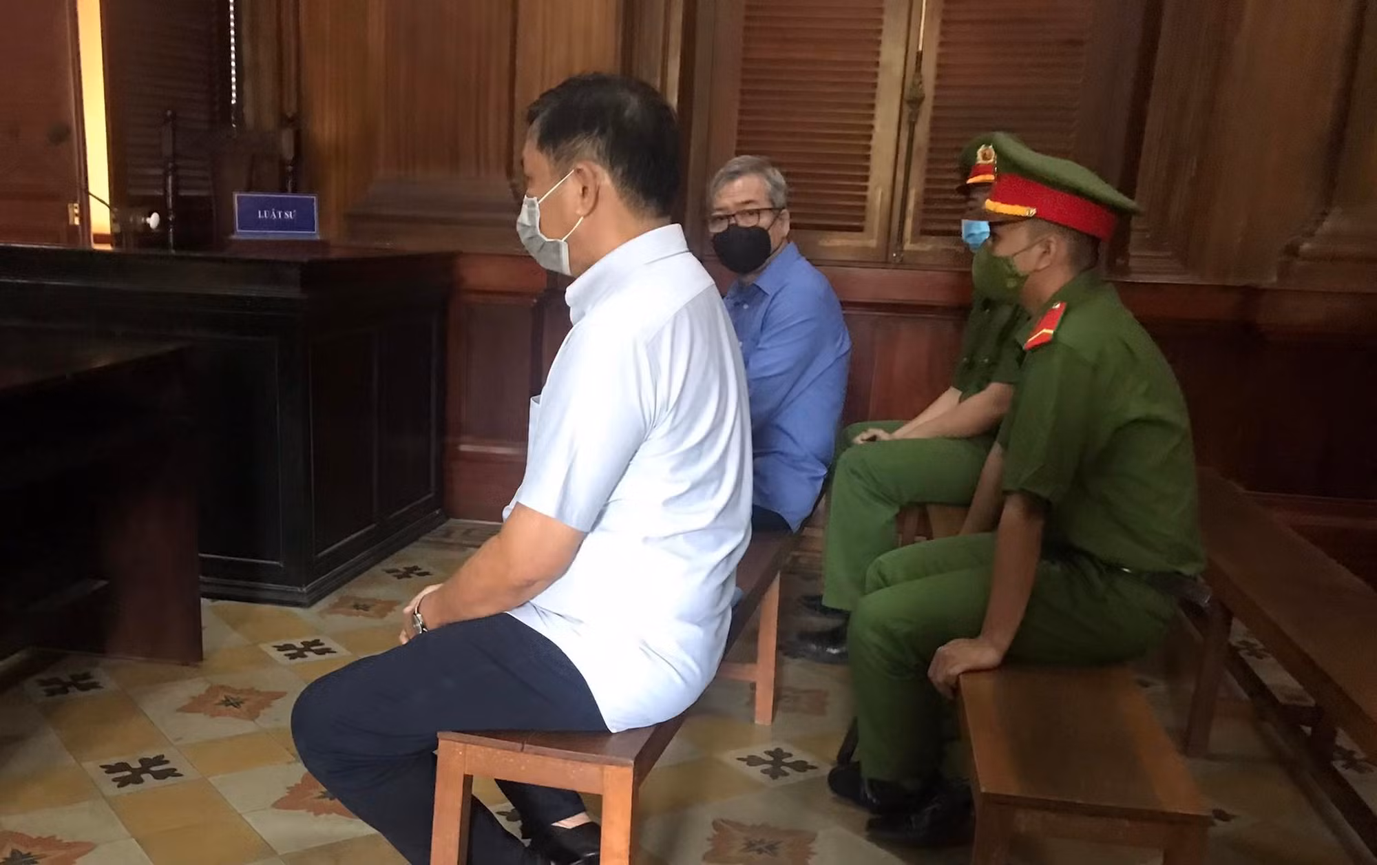 Trả hồ sơ vụ cựu Giám&nbsp; đốc một ngân hàng tại TP Hồ Chí Minh nhận hối lộ -0