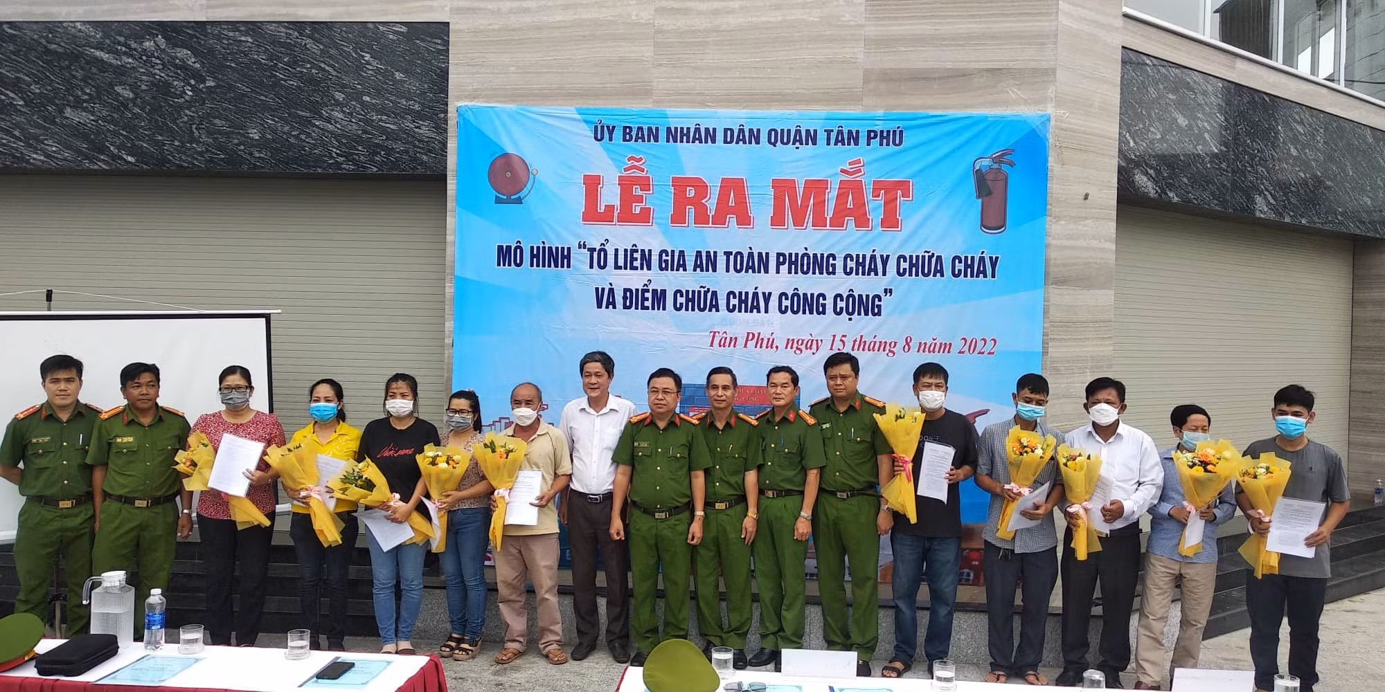 Bất ngờ trước phản ứng nhanh gọn lẹ, hiệu quả của các thành viên “Tổ liên gia an toàn PCCC”. -0