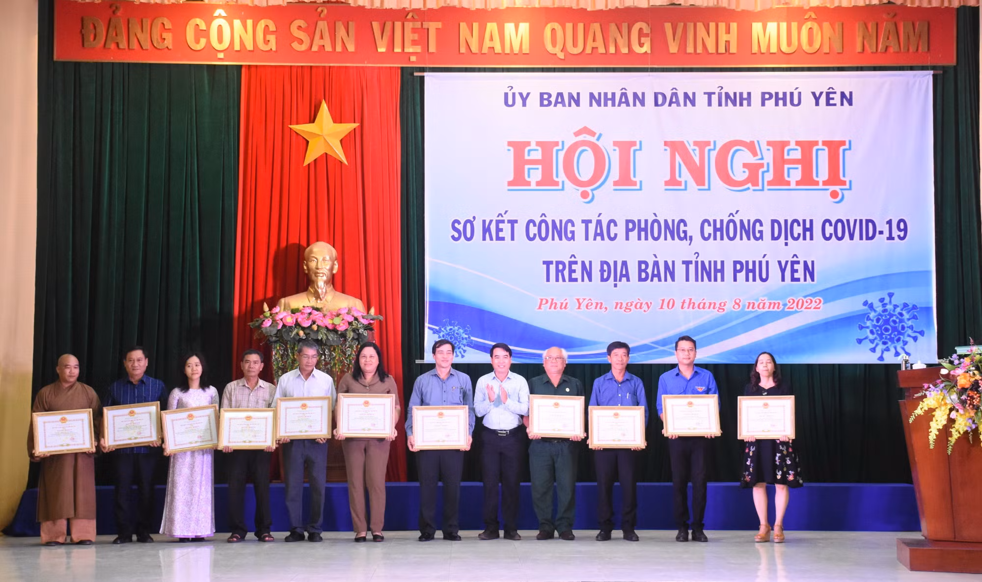 Phú Yên khen thưởng các tập thể, cá nhân phòng. chống dịch COVID - 19 -0