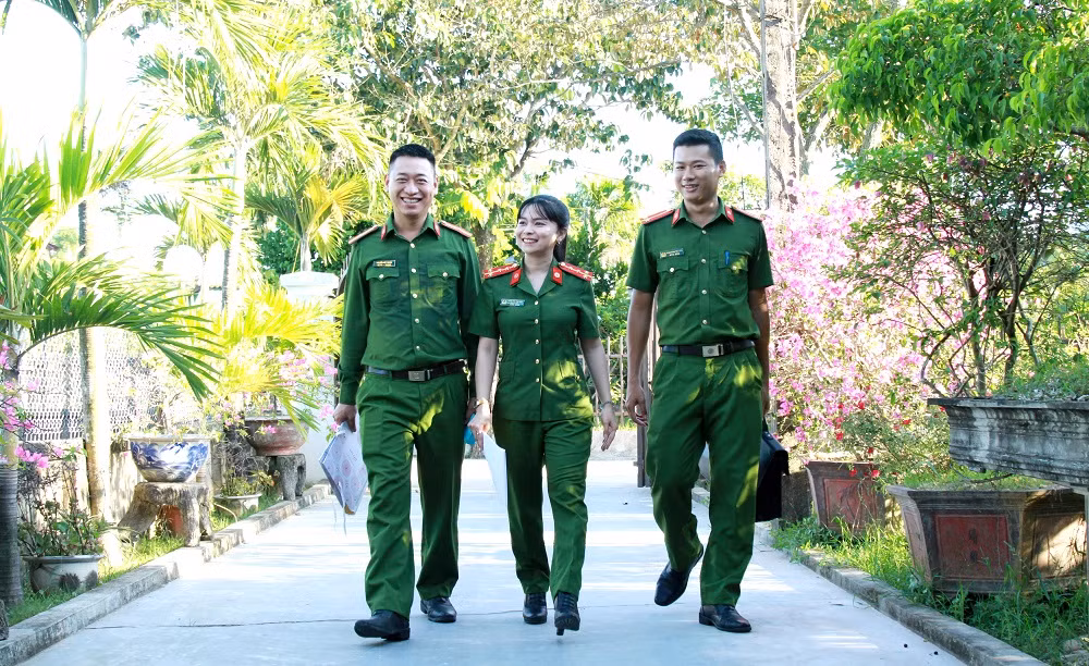“Bông hồng xanh” góp phần giữ yên vui xóm làng_số ĐB_19/8_T36 -0