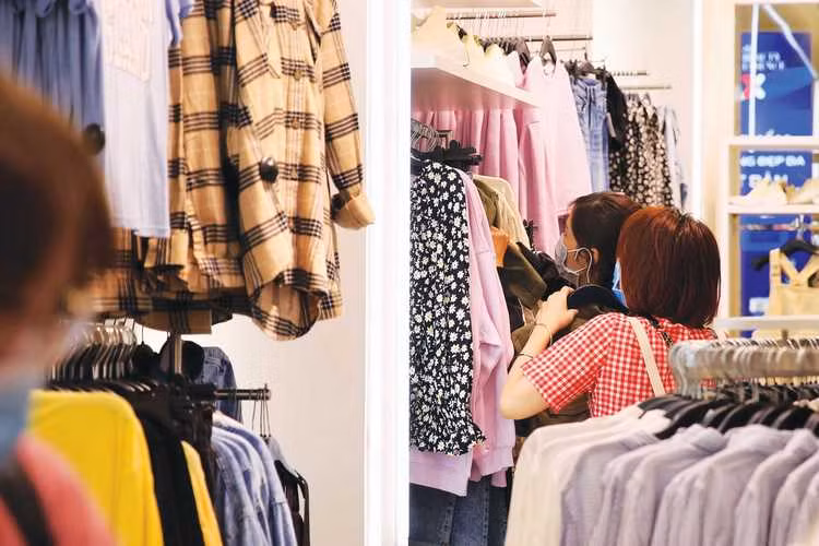 Thời trang ngoại cạnh tranh mạnh mẽ tại thị trường nội địa -0