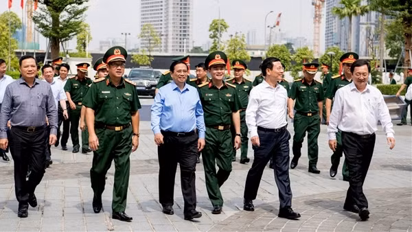 Thủ tướng Chính phủ thăm, làm việc với Viettel