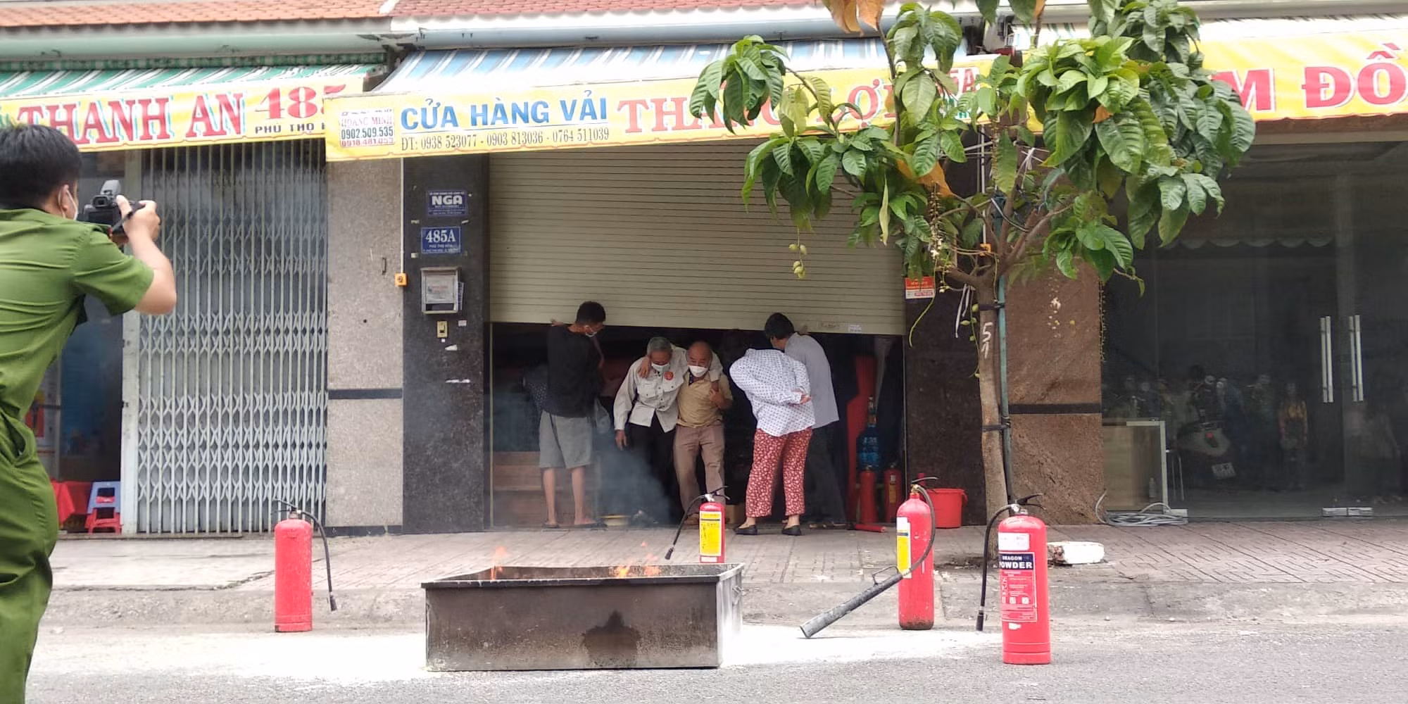 Bất ngờ trước phản ứng nhanh gọn lẹ, hiệu quả của các thành viên “Tổ liên gia an toàn PCCC”. -0