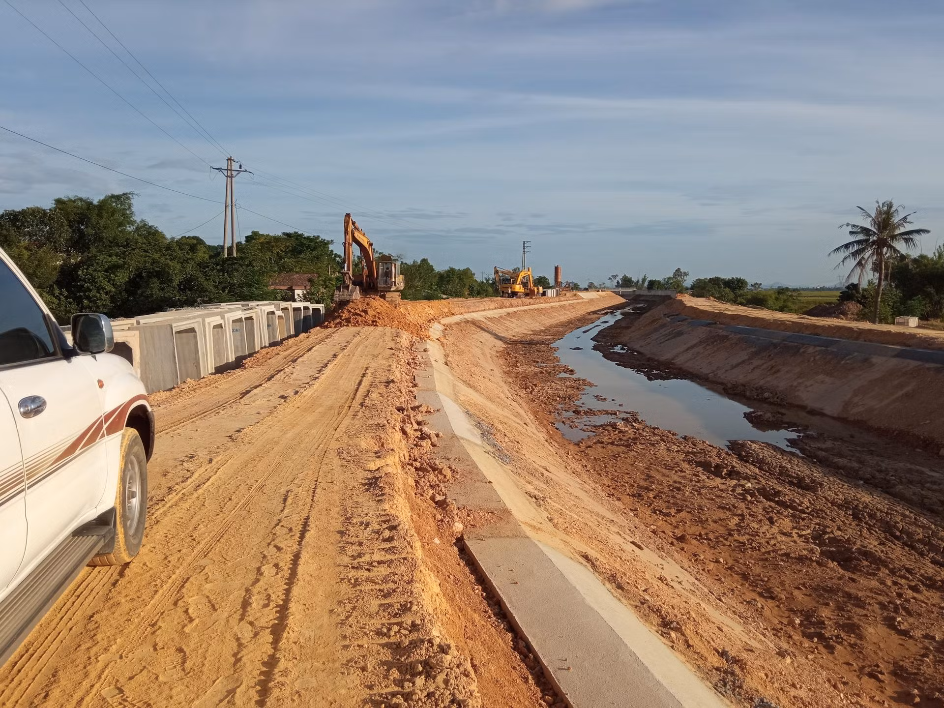 Thi công dự án thủy lợi nghìn tỷ làm khổ dân -0