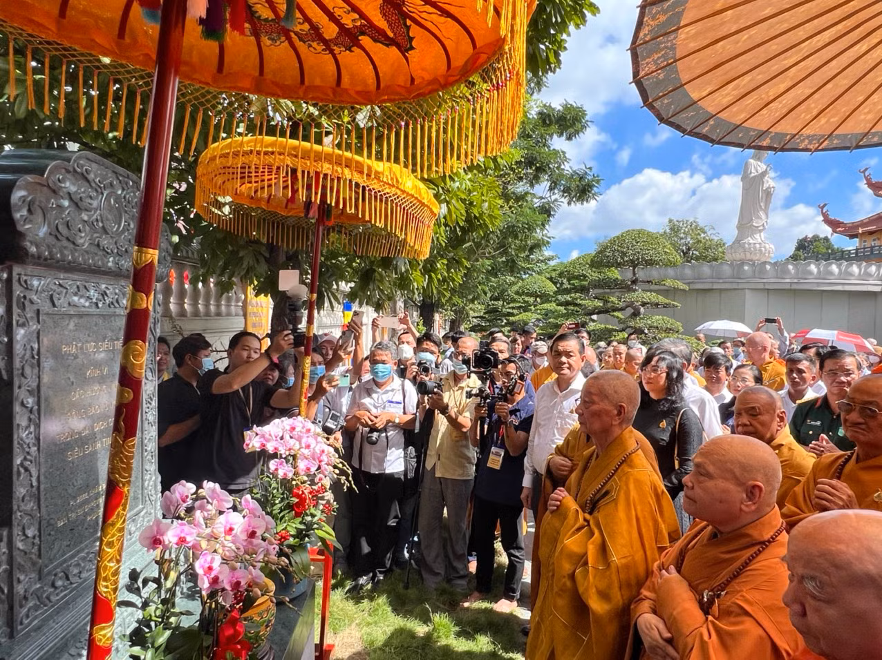 Đại lễ tưởng niệm đồng bào tử vong và cán bộ, chiến sĩ hy sinh trong đại dịch COVID-19 -0