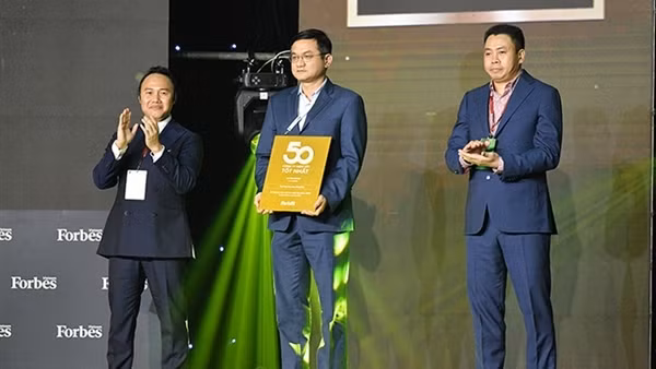 Vinamilk 10 năm liền đứng Top 50 doanh nghiệp niêm yết tốt nhất của Forbes Việt Nam