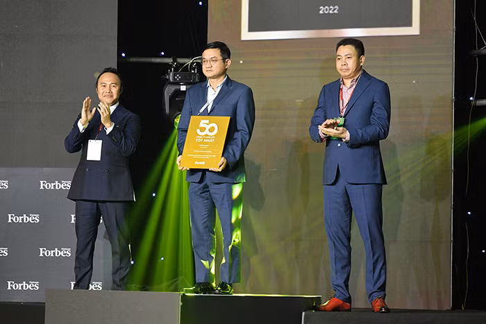 Vinamilk 10 năm liền đứng Top 50 doanh nghiệp niêm yết tốt nhất của Forbes Việt Nam -0