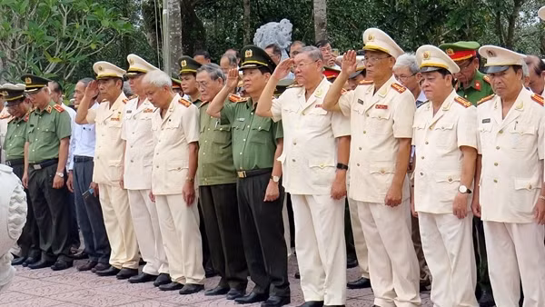 Tri ân công lao to lớn của lực lượng An ninh khu V