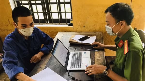 Nam công nhân cho nhiều đồng nghiệp vay tiền lãi suất “cắt cổ”