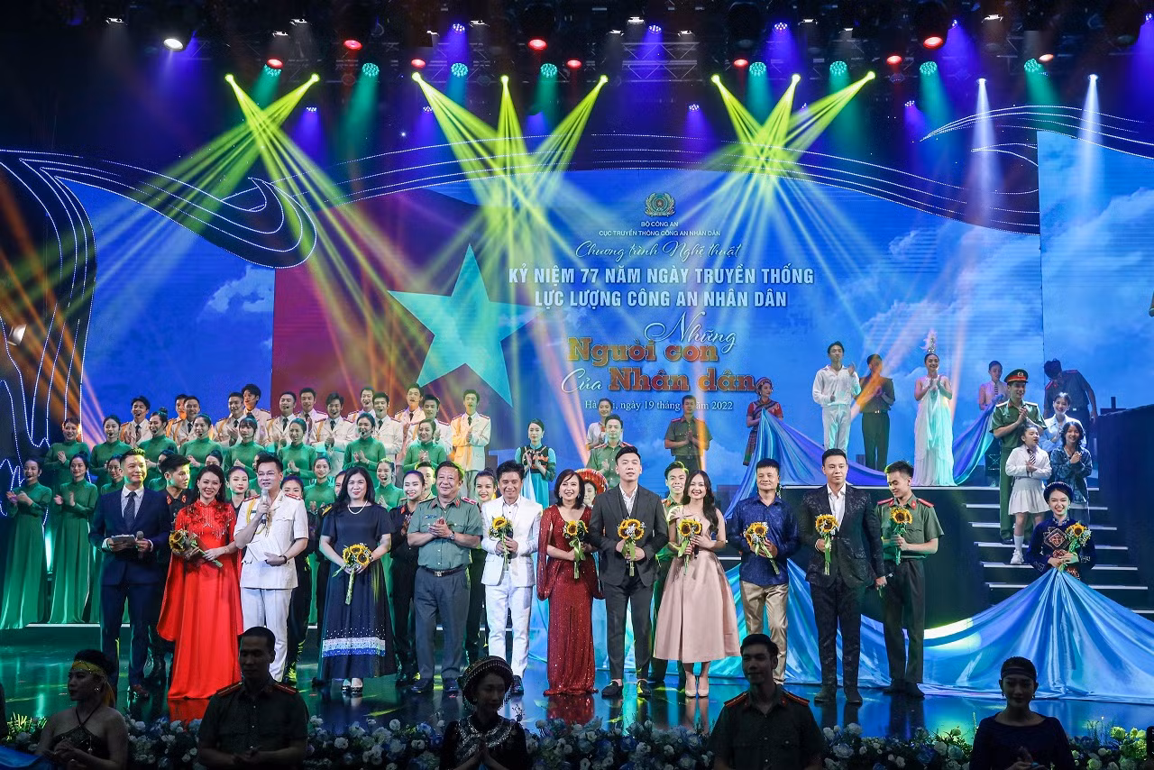 Chương trình nghệ thuật “Những người con của nhân dân”: Tri ân sâu sắc cán bộ, chiến sĩ Công an đã cống hiến, hy sinh vì bình yên cuộc sống -0