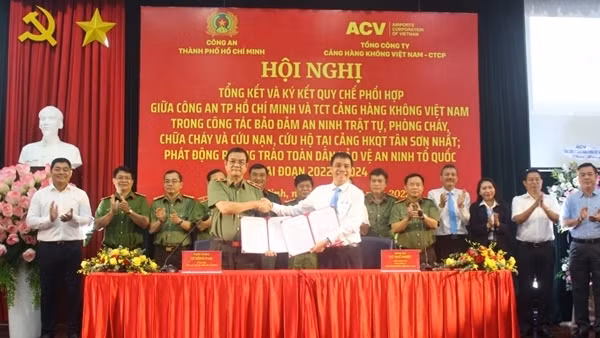Phối hợp bảo đảm ANTT tại Cảng Hàng không quốc tế Tân Sơn Nhất
