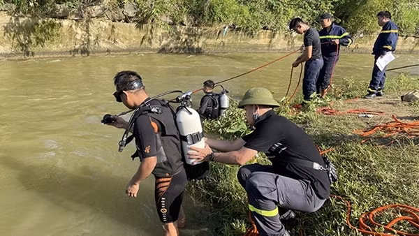 Tìm thấy thi thể thứ 2 trong vụ lật thuyền trên sông Chảy