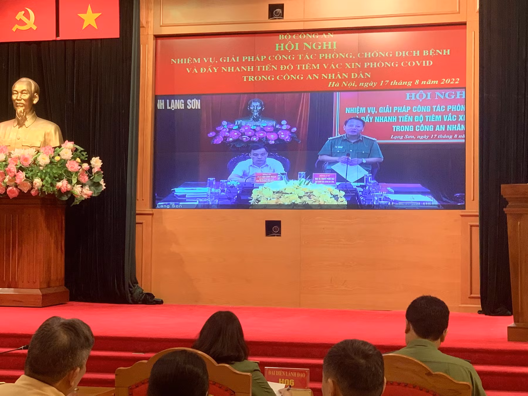 Thứ trưởng Lê Văn Tuyến chủ trì Hội nghị trực tuyến phòng chống dịch COVID-19 trong toàn lực lượng CAND -0