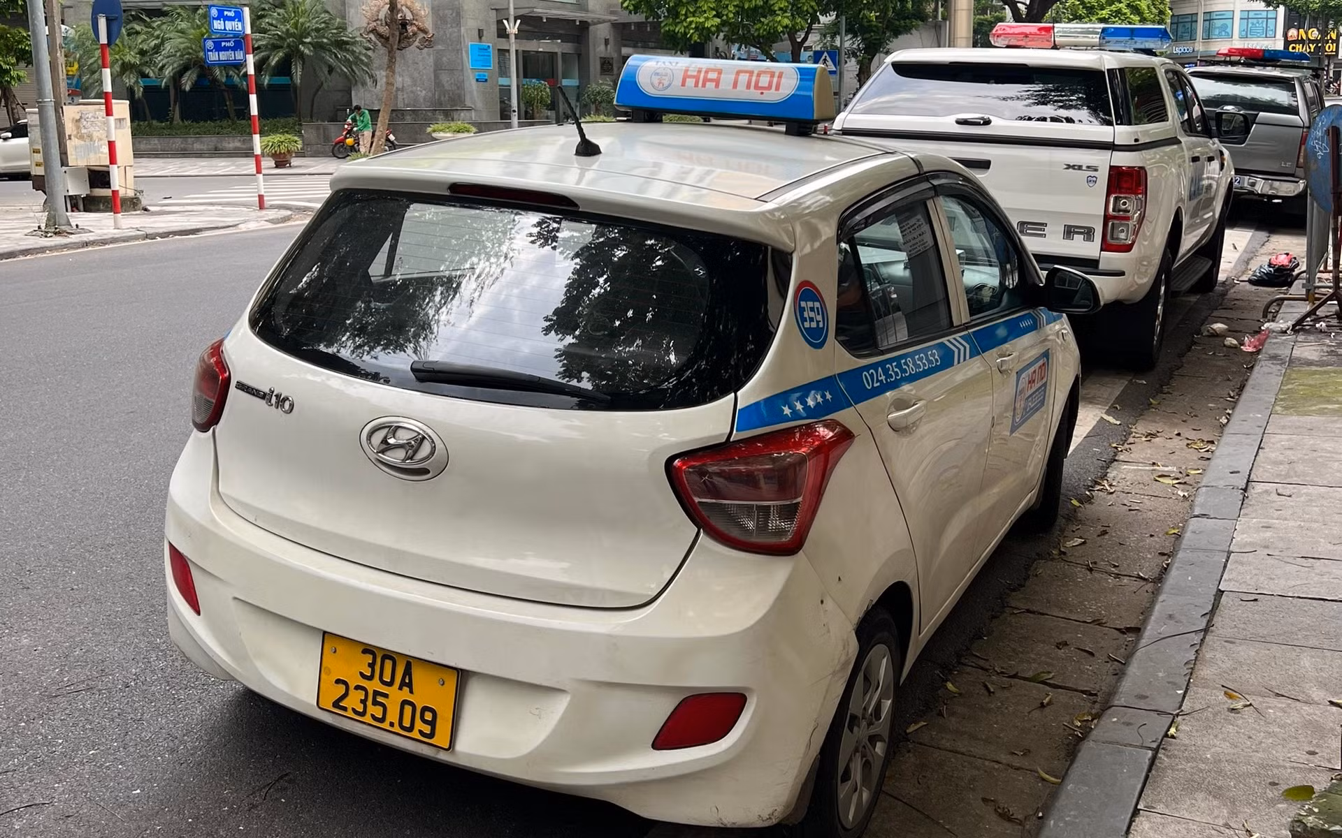 Xử phạt nghiêm lái xe taxi “chặt chém” khách du lịch phố cổ -0