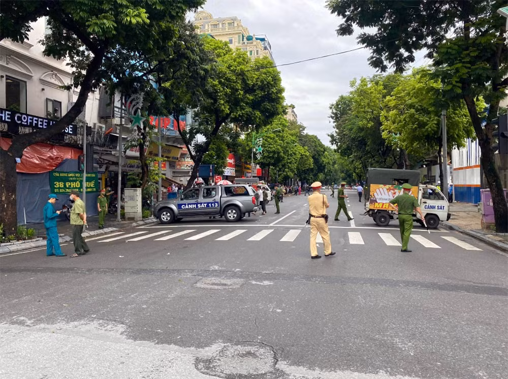 Đang điều tra vụ án mạng trên phố Hàng Bài -0