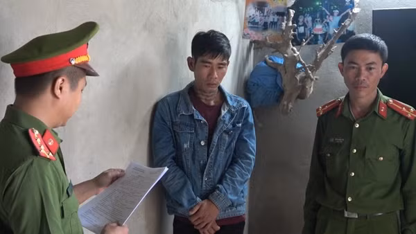 Đang hưởng án treo vẫn tiếp tục chống người thi hành công vụ