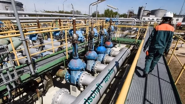 Châu Âu thay Nga trả tiền, Ukraine mở lại ống dẫn dầu "Tình bạn"