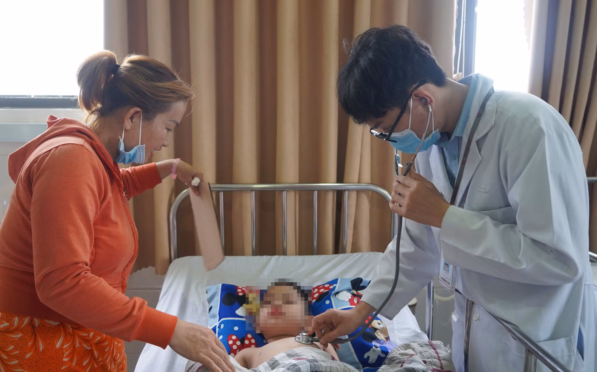 Cứu sống bé trai 4 tuổi bị đột quỵ do huyết khối tĩnh mạch não -0