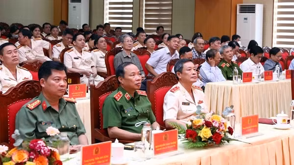 Gặp mặt các thế hệ Cảnh sát Trại giam nhân Ngày truyền thống CAND