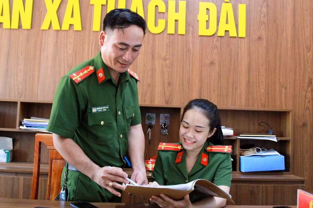 “Bông hồng xanh” góp phần giữ yên vui xóm làng_số ĐB_19/8_T36 -0