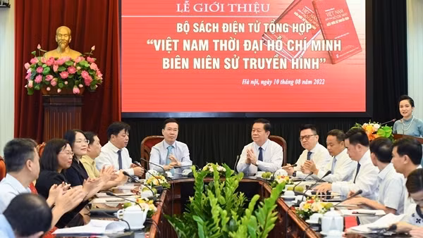 Ra mắt bộ sách điện tử tổng hợp “Việt Nam thời đại Hồ Chí Minh - Biên niên sử truyền hình”