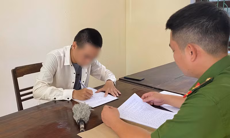 Nam thanh niên bị nữ nhân viên massage lừa bán qua Campuchia -0