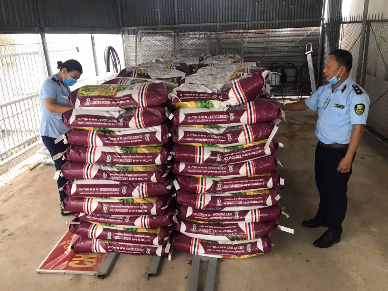 Xử phạt các cơ sở kinh doanh phân bón kém chất lượng -0