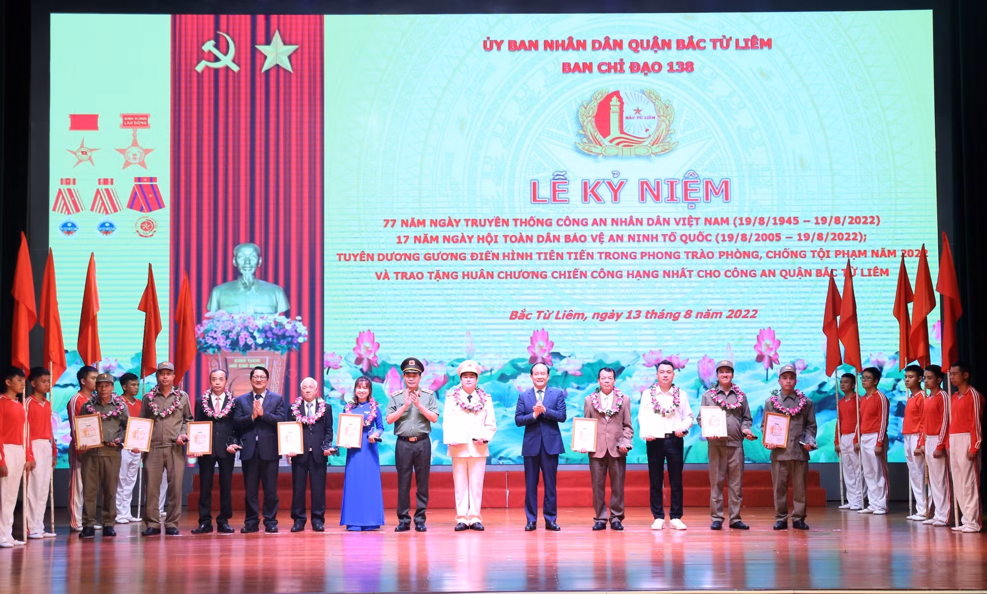 Sôi nổi Ngày hội toàn dân bảo vệ ANTQ và tuyên dương điển hình tiên tiến trong phong trào phòng chống tội phạm -0