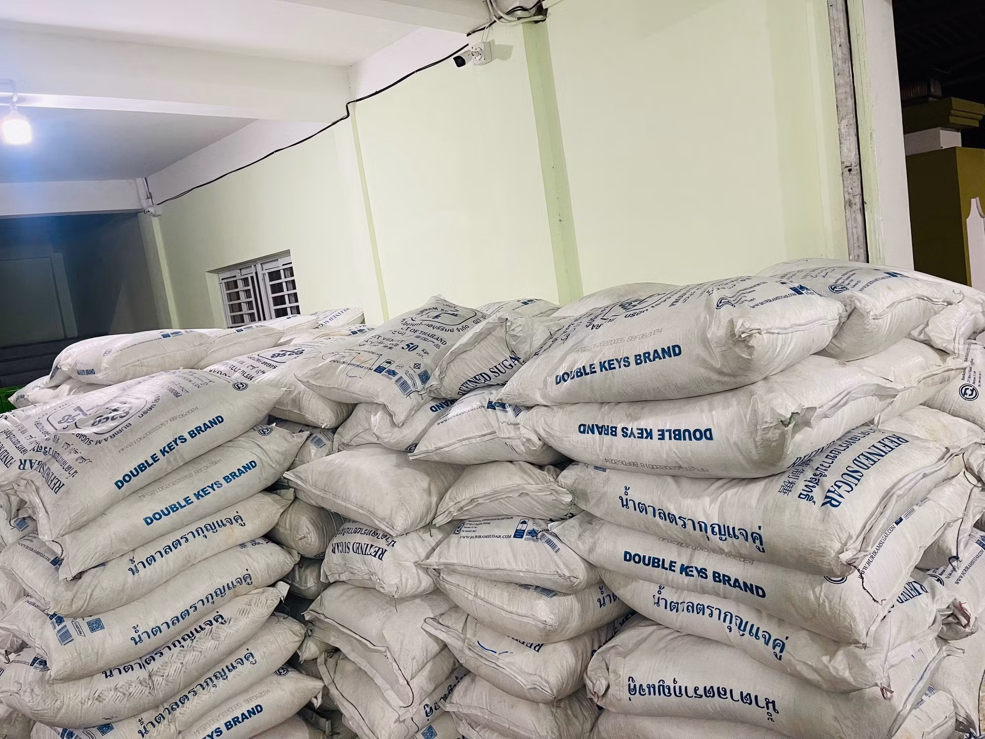 Tạm giữ 79 tấn đường cát do Thái Lan sản xuất đang trên đường vận chuyển tiêu thụ -0