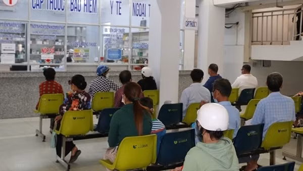 Thủ tướng yêu cầu xem xét nội dung báo chí phản ánh về bảo hiểm y tế