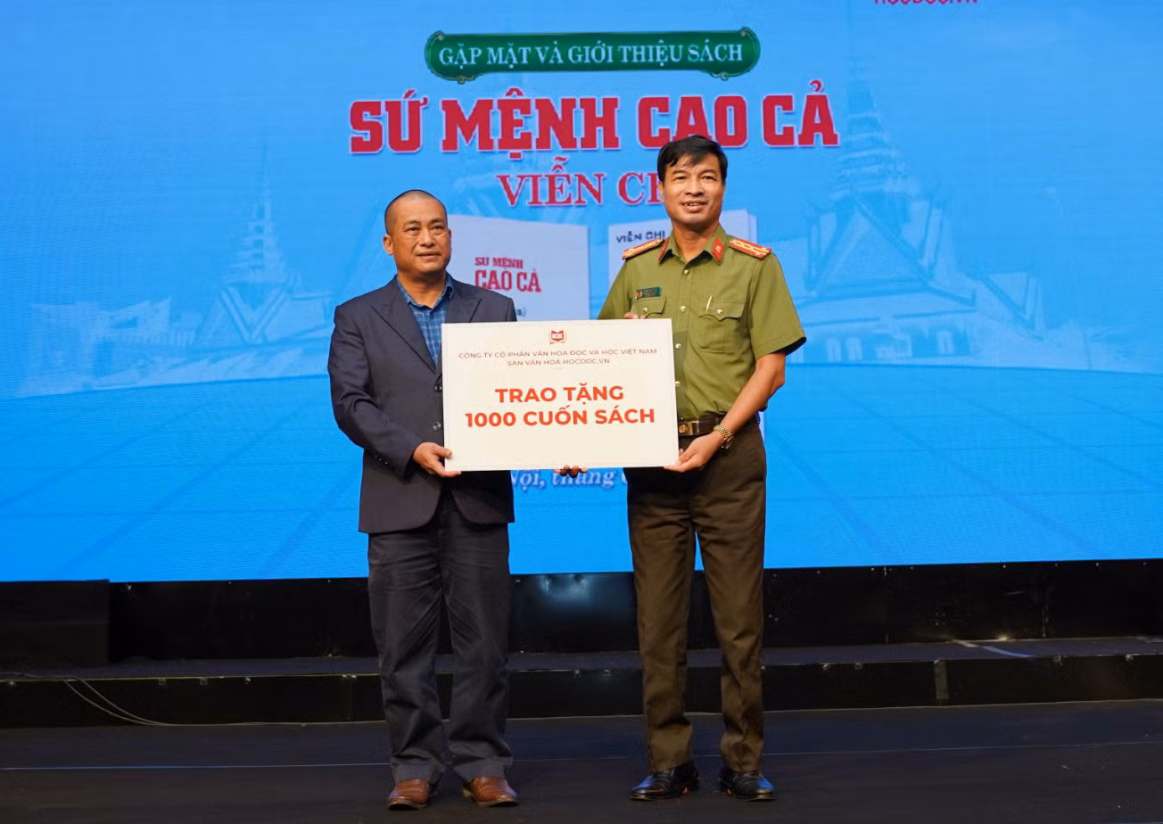 Cuốn sách “Sứ mệnh cao cả” (Hồi ức mười năm): Tài liệu quý về lực lượng CAND trên đất bạn Campuchia -0