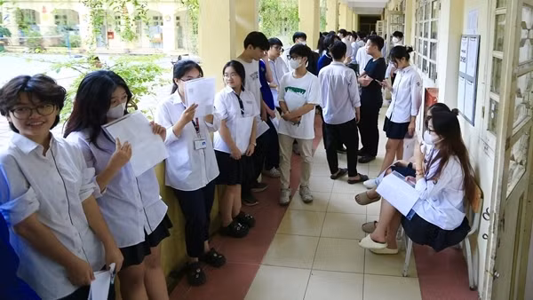 Hơn 1 triệu thí sinh thi môn đầu tiên trong kỳ thi tốt nghiệp