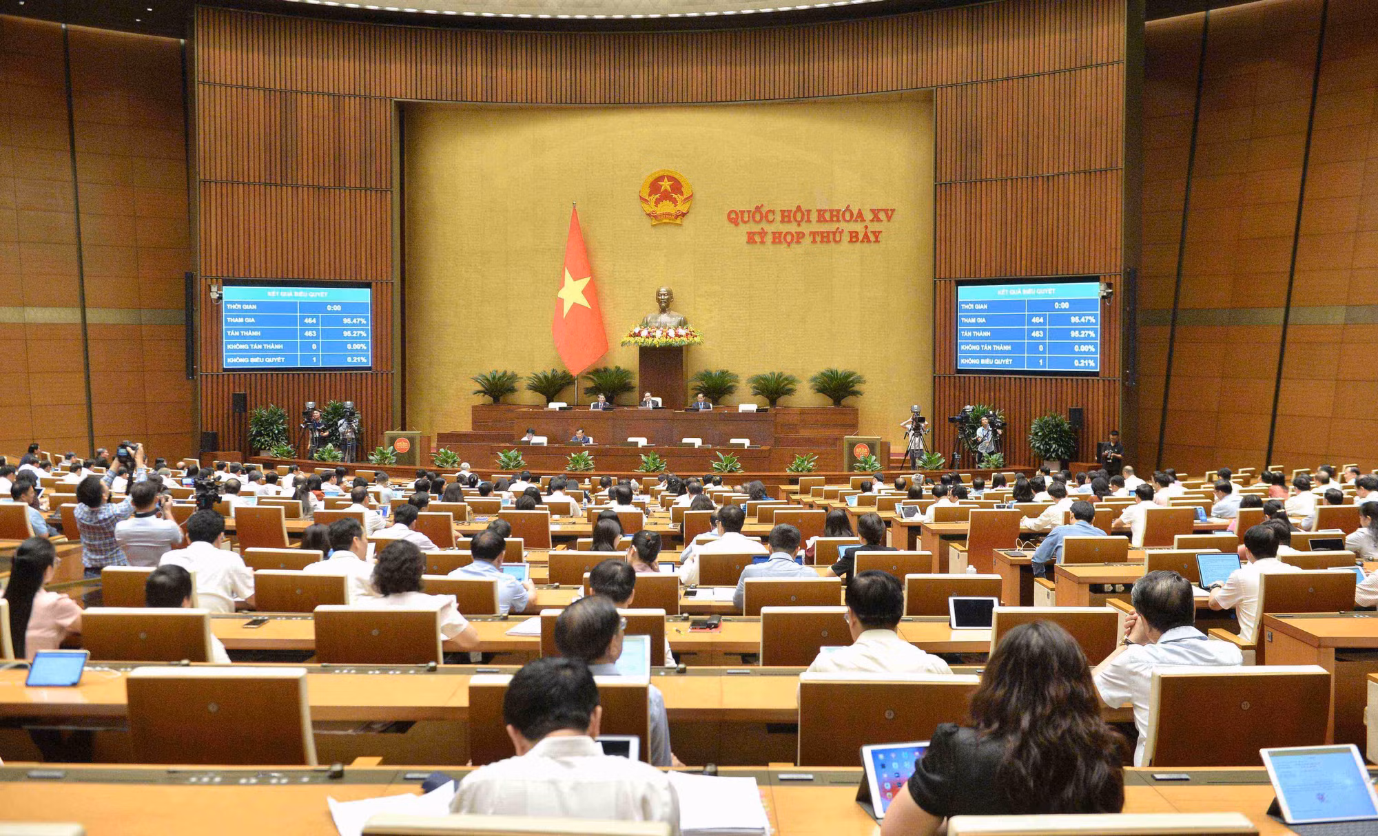 thông qua.jpg -0