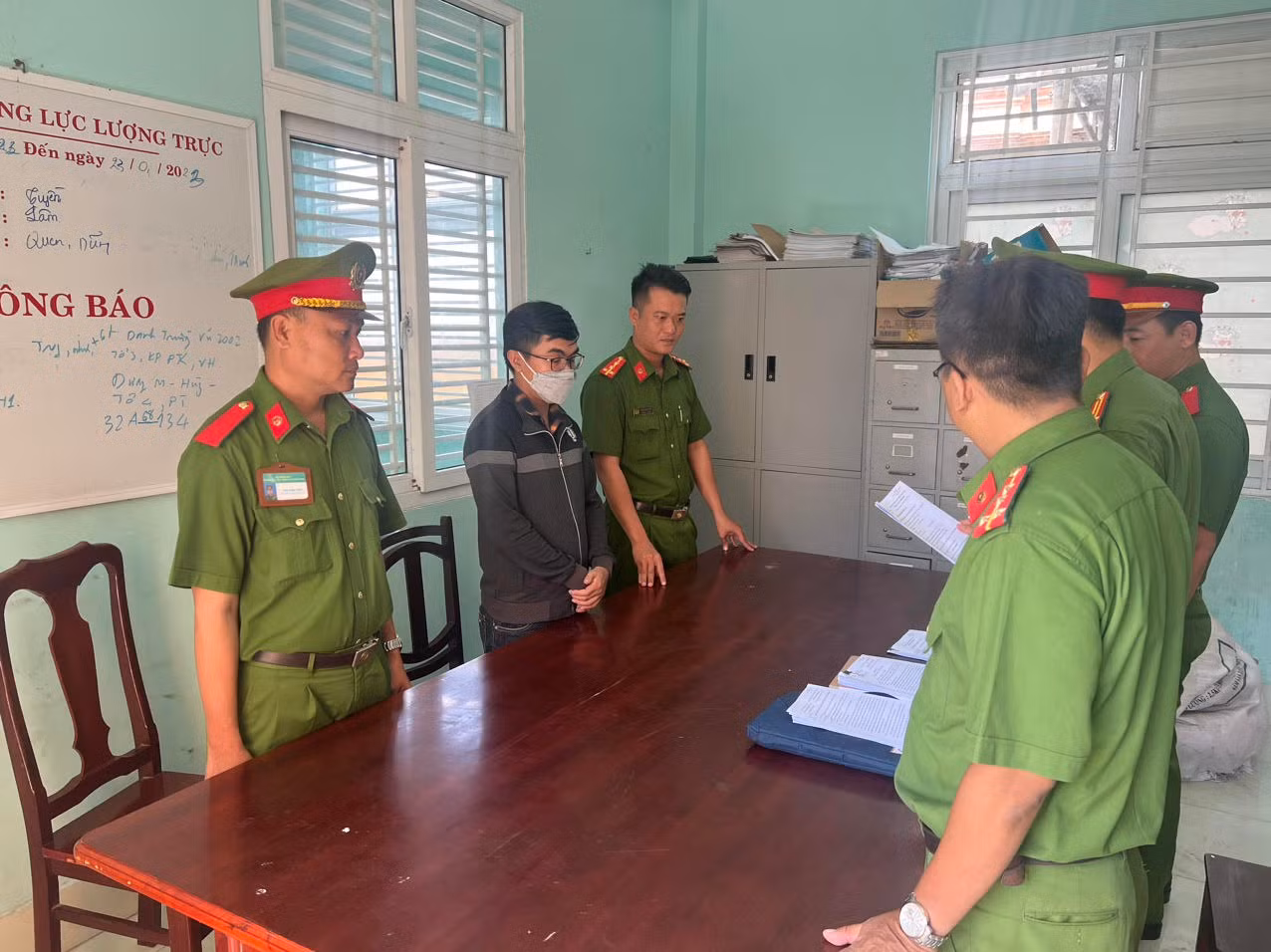 Lừa huy động vốn để đáo hạn ngân hàng rồi bỏ trốn -0
