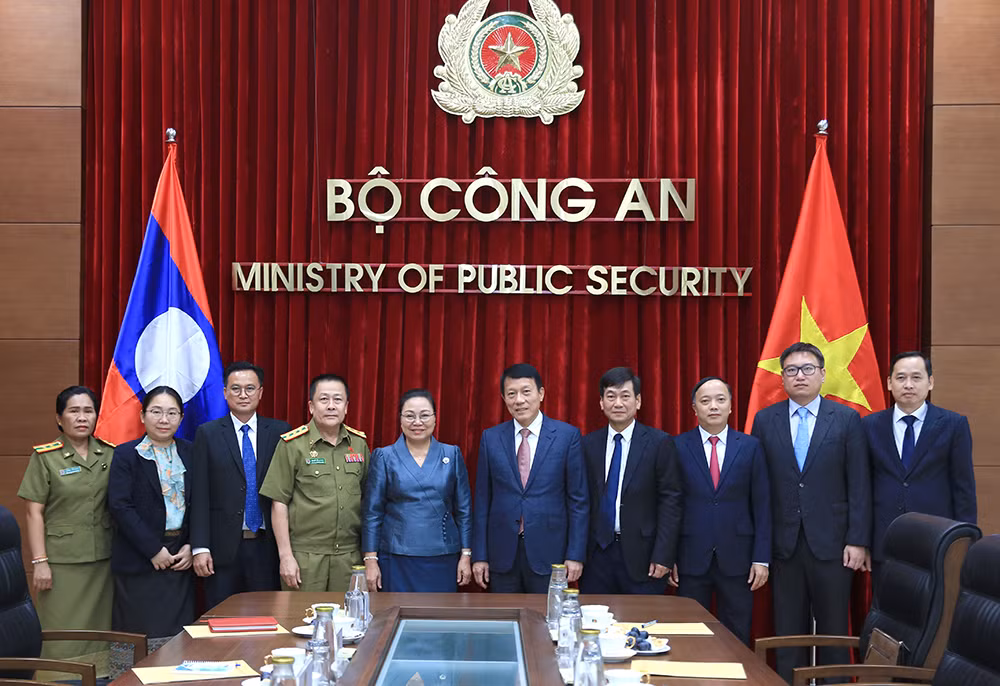 Không ngừng củng cố và phát triển mối quan hệ hữu nghị Việt Nam - Lào -0