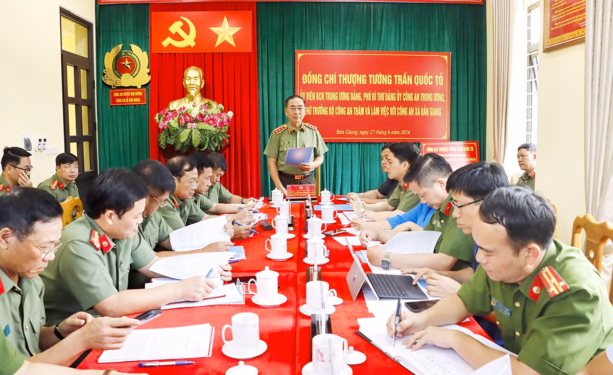 Công an xã Bản Giang chủ động nắm chắc địa bàn, không để xảy ra tình huống đột xuất, bất ngờ -0