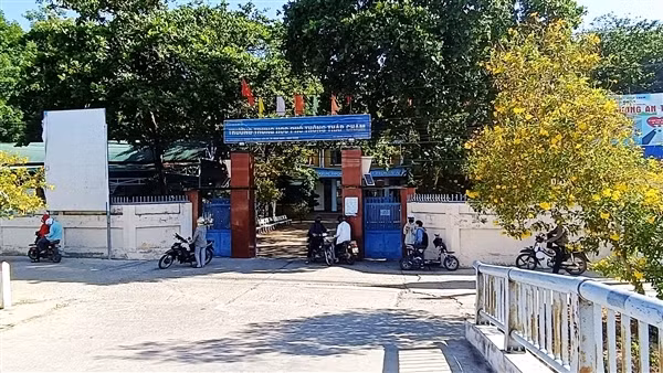 Xử lý nghiêm minh sai phạm của Hiệu trưởng Trường THPT Tháp Chàm