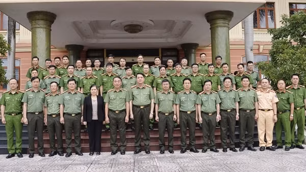 Thứ trưởng Trần Quốc Tỏ thăm và làm việc với Công an tỉnh Lai Châu