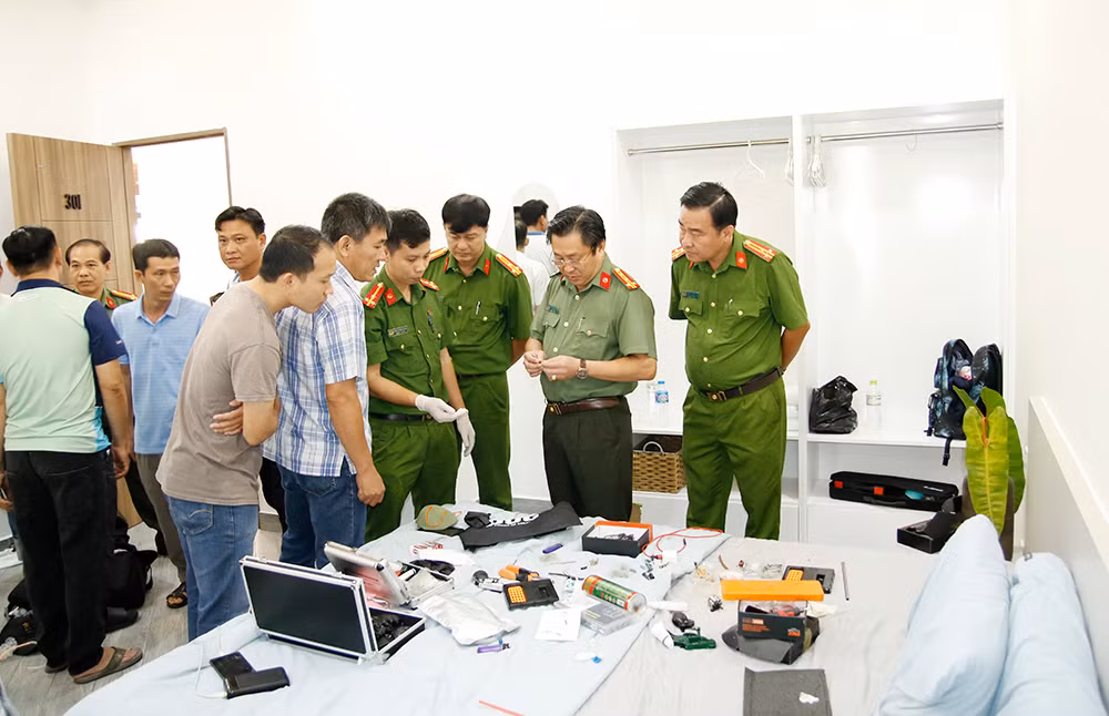 Mua súng trên mạng xã hội đem đến An Giang để bán lại thì bị bắt -0