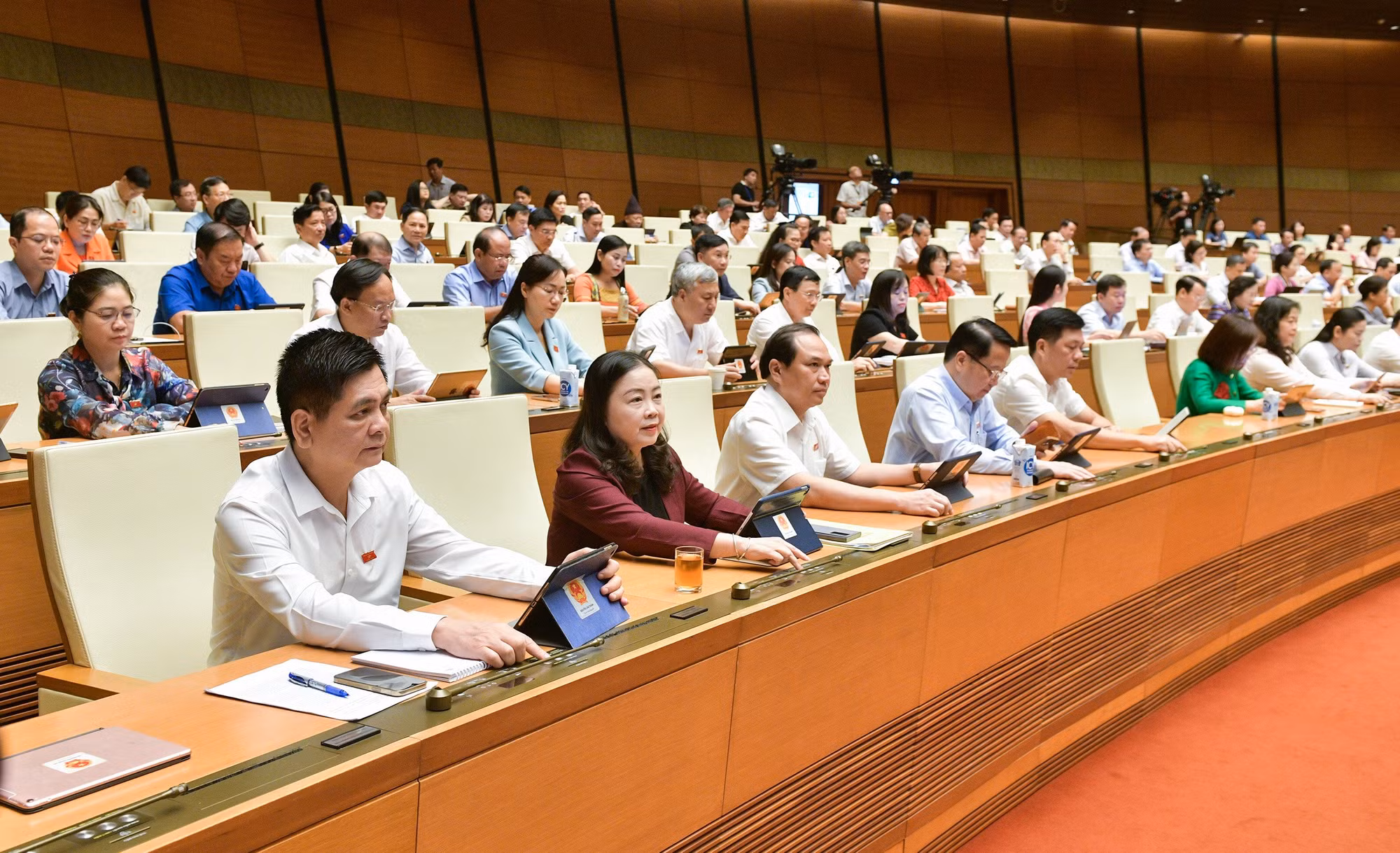 Thông qua Luật Tổ chức Toà án nhân dân (sửa đổi), cho phép ghi âm toàn bộ diễn biến phiên toà -0