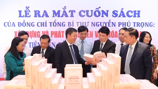 Ra mắt cuốn sách “Xây dựng và phát triển nền văn hóa Việt Nam tiên tiến, đậm đà bản sắc dân tộc” của Tổng Bí thư Nguyễn Phú Trọng