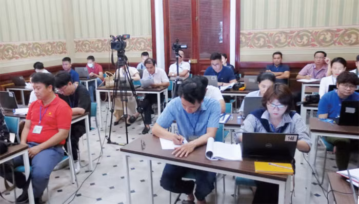 Trang 36 ĐB: Chuyện tác nghiệp ở phiên tòa xét xử “đại án” Vạn Thịnh Phát -0